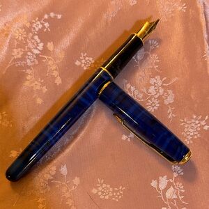 Elegant Blue and Gold Fountain Pen by Parker sonnet France